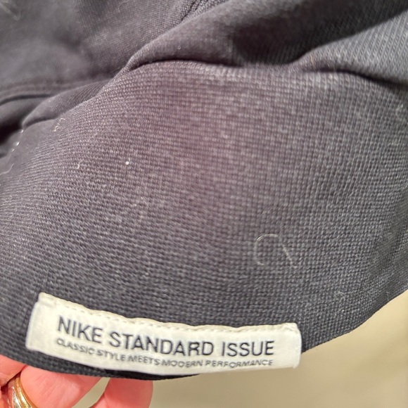 Nike Men’s Standard issue black hoodie size large - Picture 3 of 5